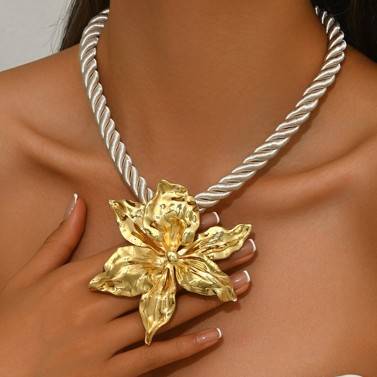 Flower Necklace Female Exaggerated Three-dimensional Flower Design My Store